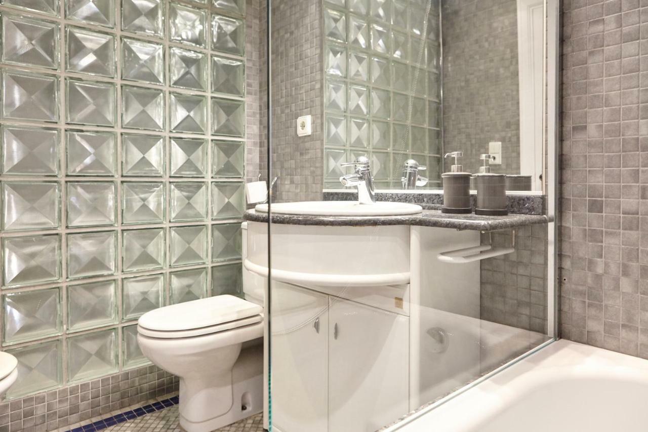 Salaberria Apartment With Private Garage Сан Себастиан Екстериор снимка