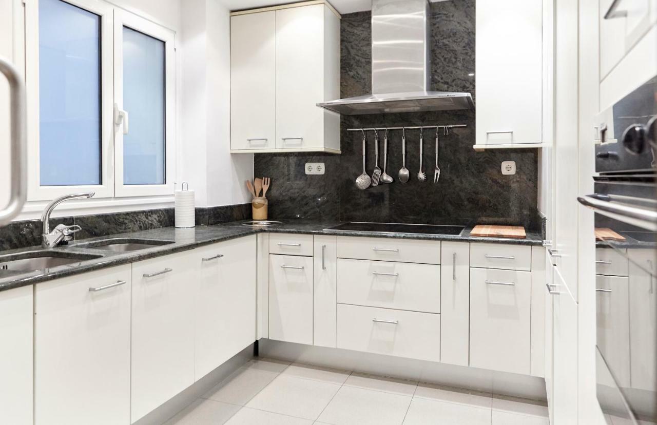 Salaberria Apartment With Private Garage Сан Себастиан Екстериор снимка